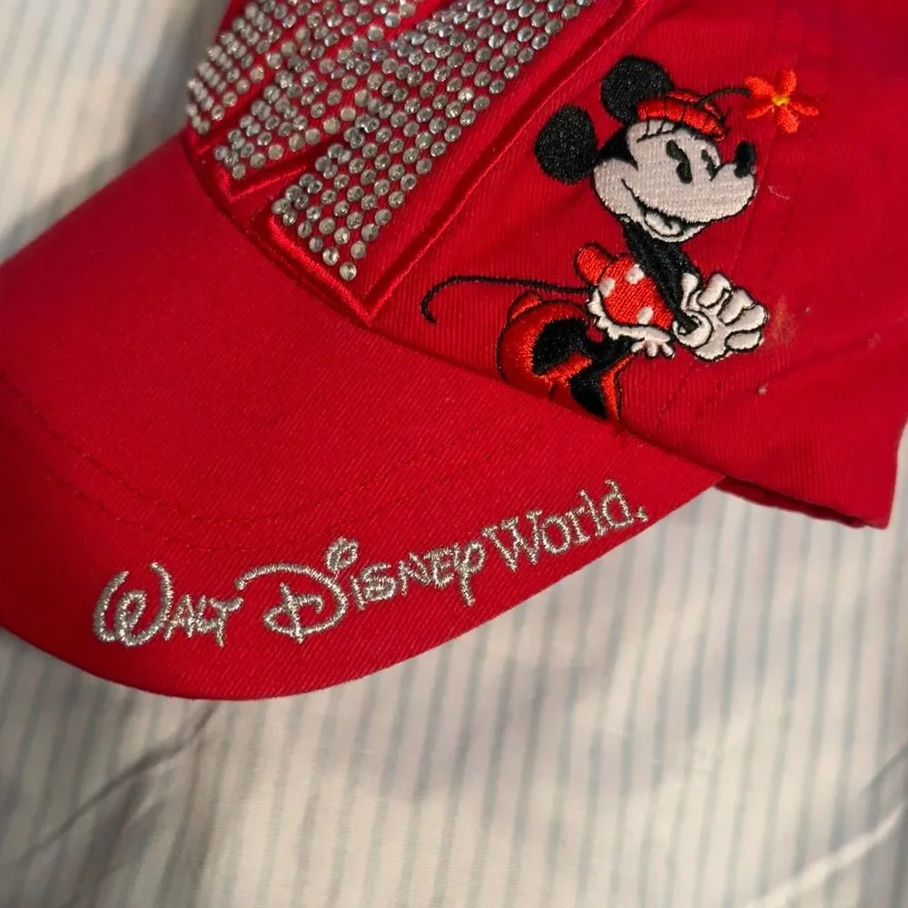 Red Disney Minnie Mouse baseball cap #disneyland #minniemouse #baseballcap